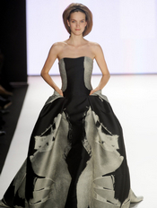 ﶬ~sr(sh)bCarolina Herrera